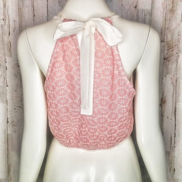 BCBGeneration | Daisy Eyelet Keyhole Halter Top - Picture 4 of 7